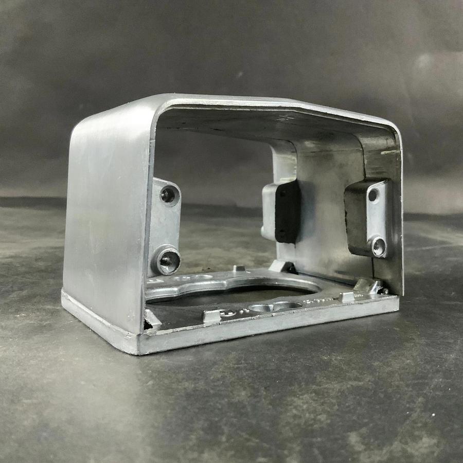 WIREMOLD 525RT PDSTL FITTING ($30 OBO)