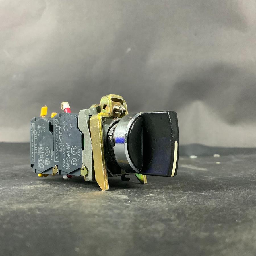 Used TELEMECANIQUE ZBE-101 SELECTOR SWITCH ($10 OBO)