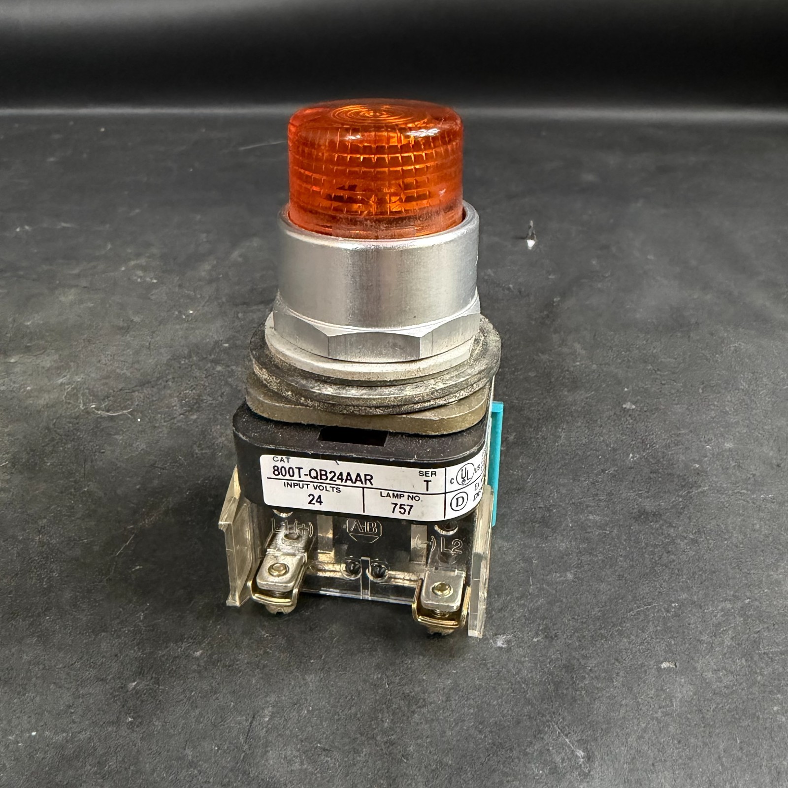 Used ALLEN BRADLEY 800T-QB24AAR ORANGE PUSH BUTTON ($45 OBO)