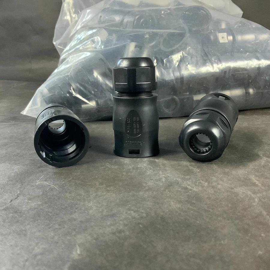 Used BETTERI BC01-3M22-15 PHOTOVOLTAIC AC MALE CONNECTOR - BAG OF 100 ($1000 OBO)