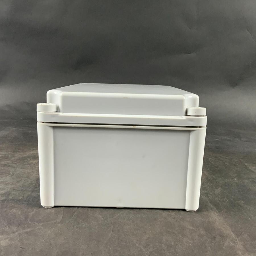 CNMIBO PLASTIC WATERPROOF ENCLOSURE ($30 OBO)