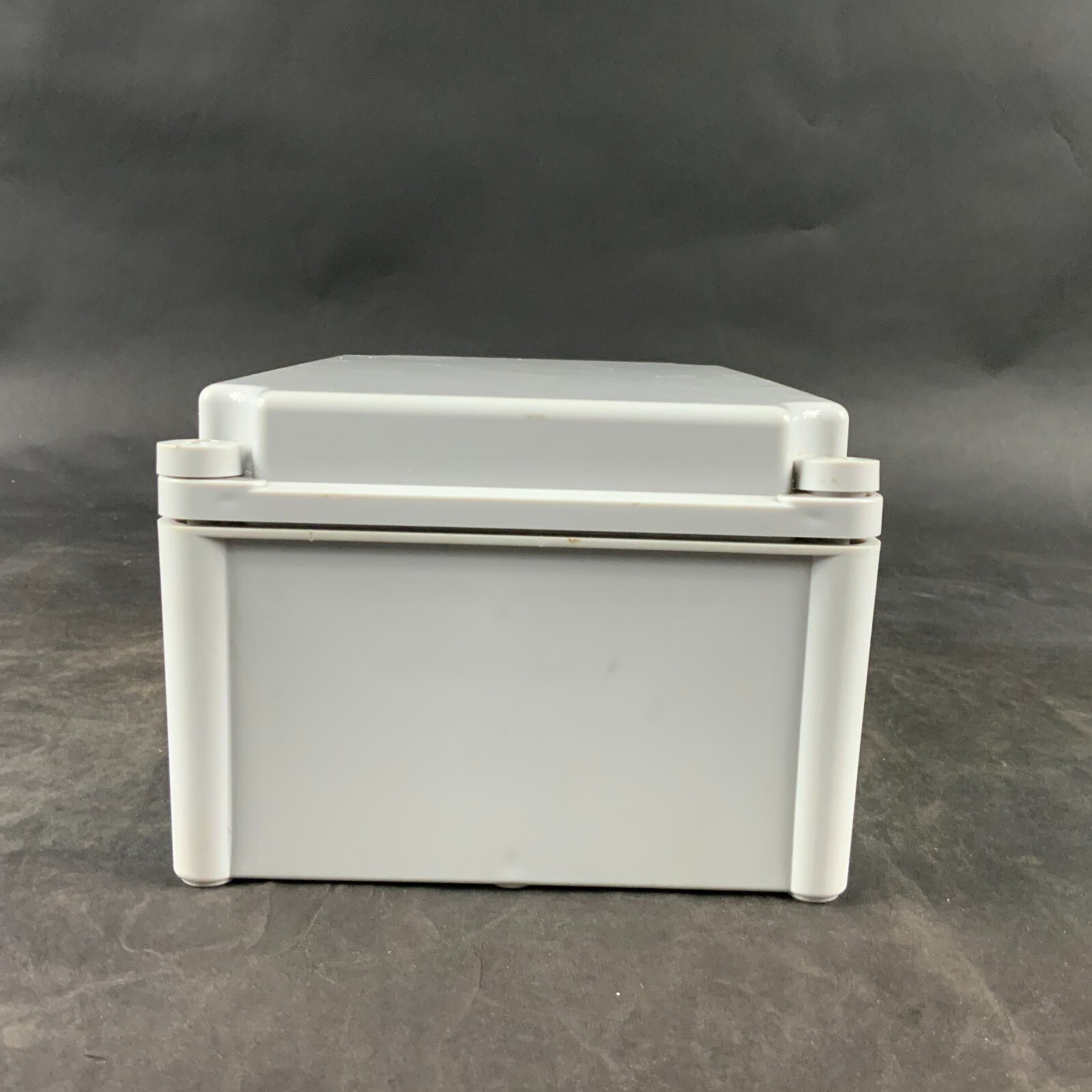 CNMIBO PLASTIC WATERPROOF ENCLOSURE ($30 OBO)