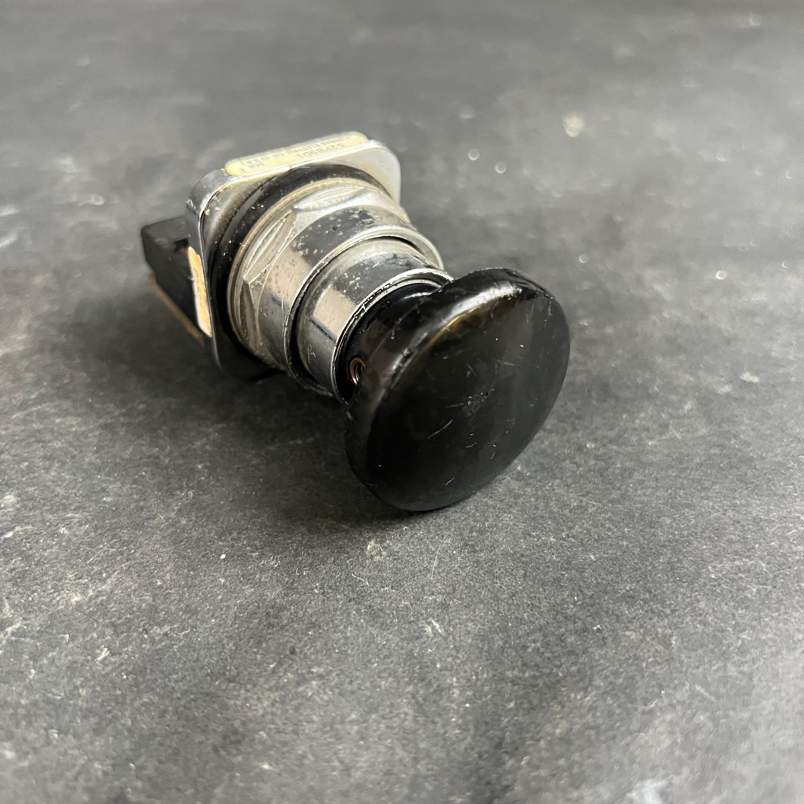 Used FURNAS ELECTRIC 52PB9D1 BLACK PUSHBUTTON ($25 OBO)