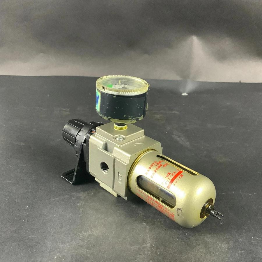 Used SMC AW20-01B-C-X2252 REGULATOR W/ GUAGE ($35 OBO)