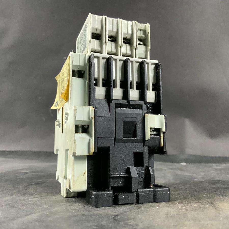 Used GENERAL ELECTRIC CL01A310T CONTACTOR W/ AUX CONTACT ($35 OBO)