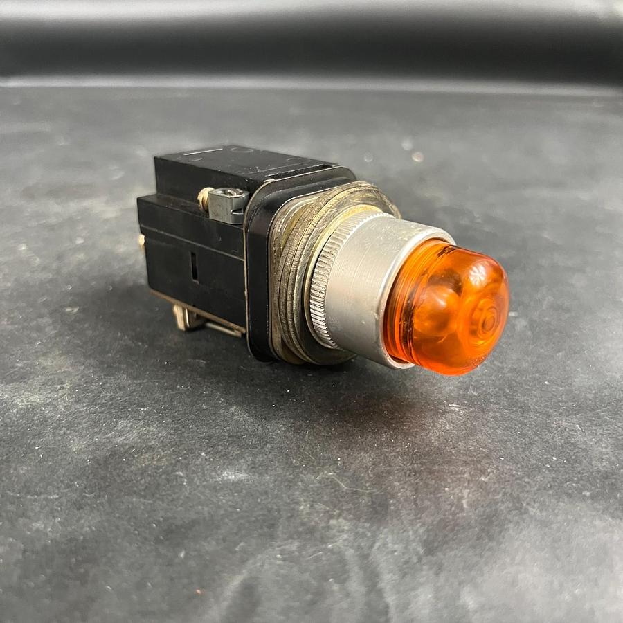 Used ALLEN BRADLEY 800T-PT16 ORANGE PUSHBUTTON ($18 OBO)