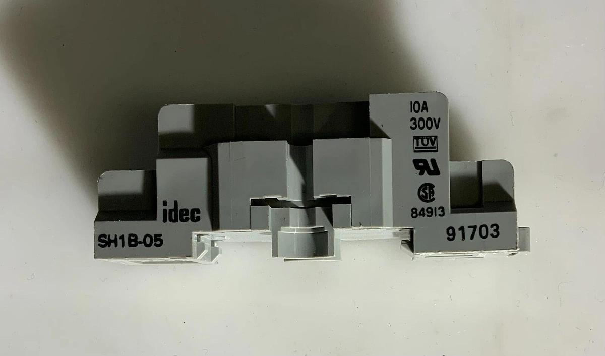 IDEC SH1B-05 ($4.99/EACH OBO)