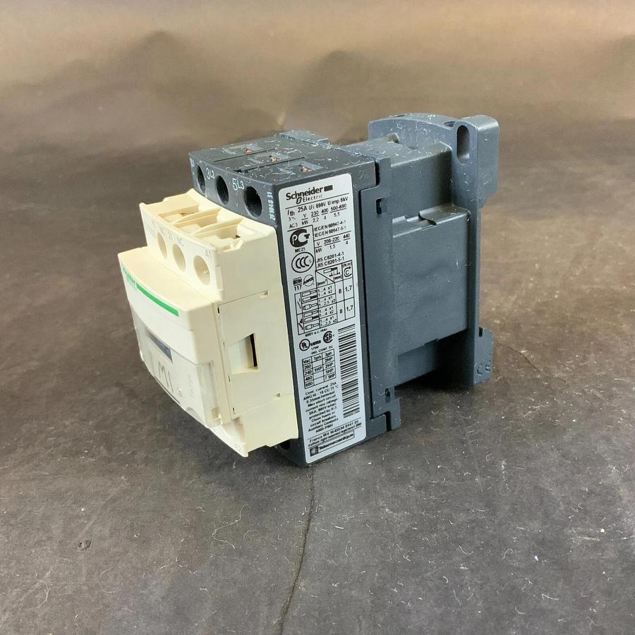Used SCHNEIDER ELECTRIC LC1D09G7 CONTACTOR ($ 15 OBO)