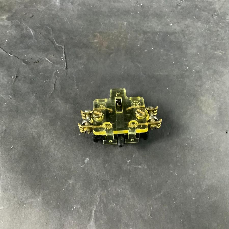 Used MOELLER HI22-PKZM3 AUXILIARY CONTACT ($10 OBO)
