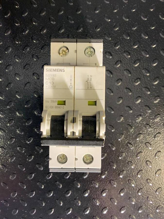 Used SIEMENS 5SY8513-7 ($109.79/EACH OBO)