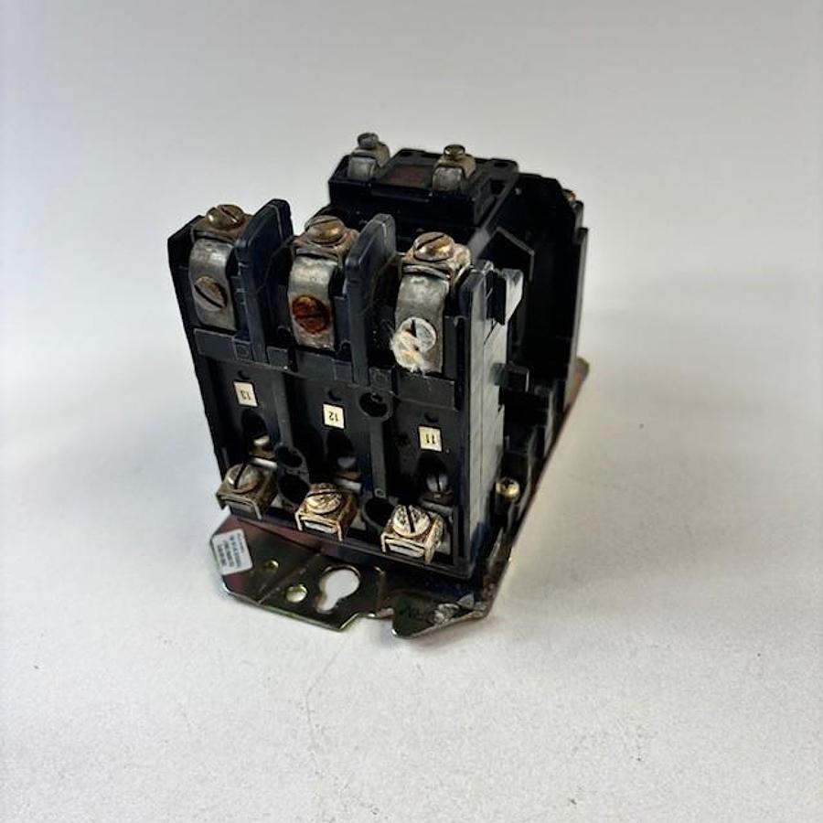 Used ALLEN BRADLEY 500-A0D93 SER. B CONTACTOR