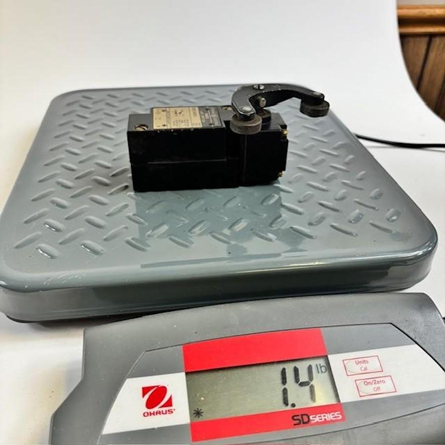 Used GENERAL ELECTRIC CR215G61 LIMIT SWITCH