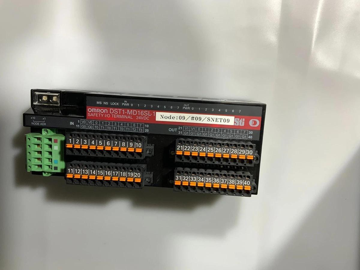 Used OMRON DST1-MD16SL-1 SAFETY (Lot of 186!!!) ($75 OBO)