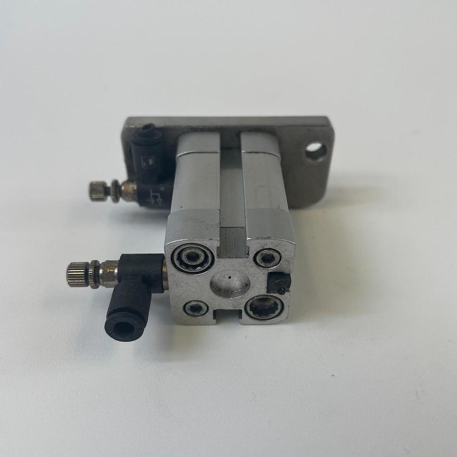 Used FESTO ADN-12-10-I-P-A P108 COMPACT DOUBLE-ACTING PNEUMATIC CYLINDER OEM