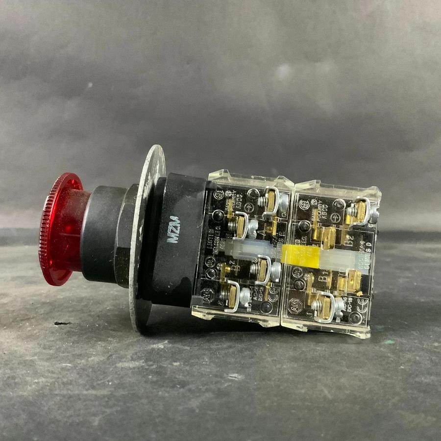Used ALLEN BRADLEY 800H-FRXTQH24RA1 RED PUSHBUTTON ($40 OBO)