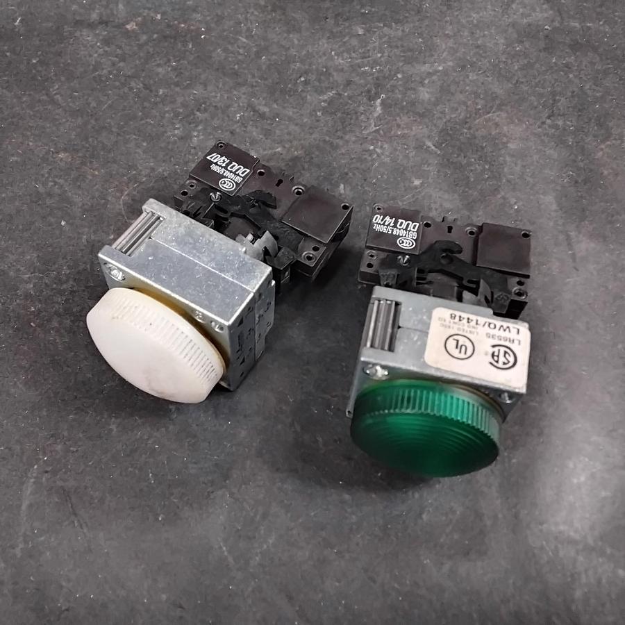 Used SIEMENS 3SB3400-1PE PUSHBUTTON SWITCHES ($14 OBO)