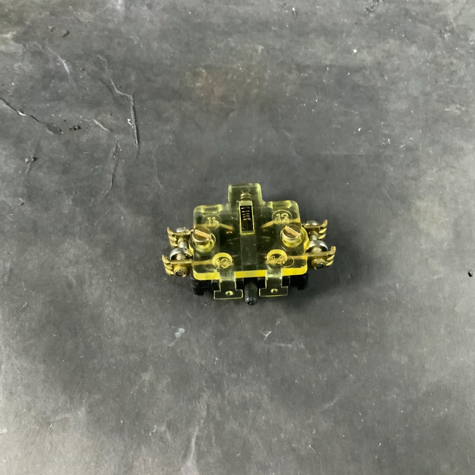 Used MOELLER HI22-PKZM3 AUXILIARY CONTACT ($10 OBO)