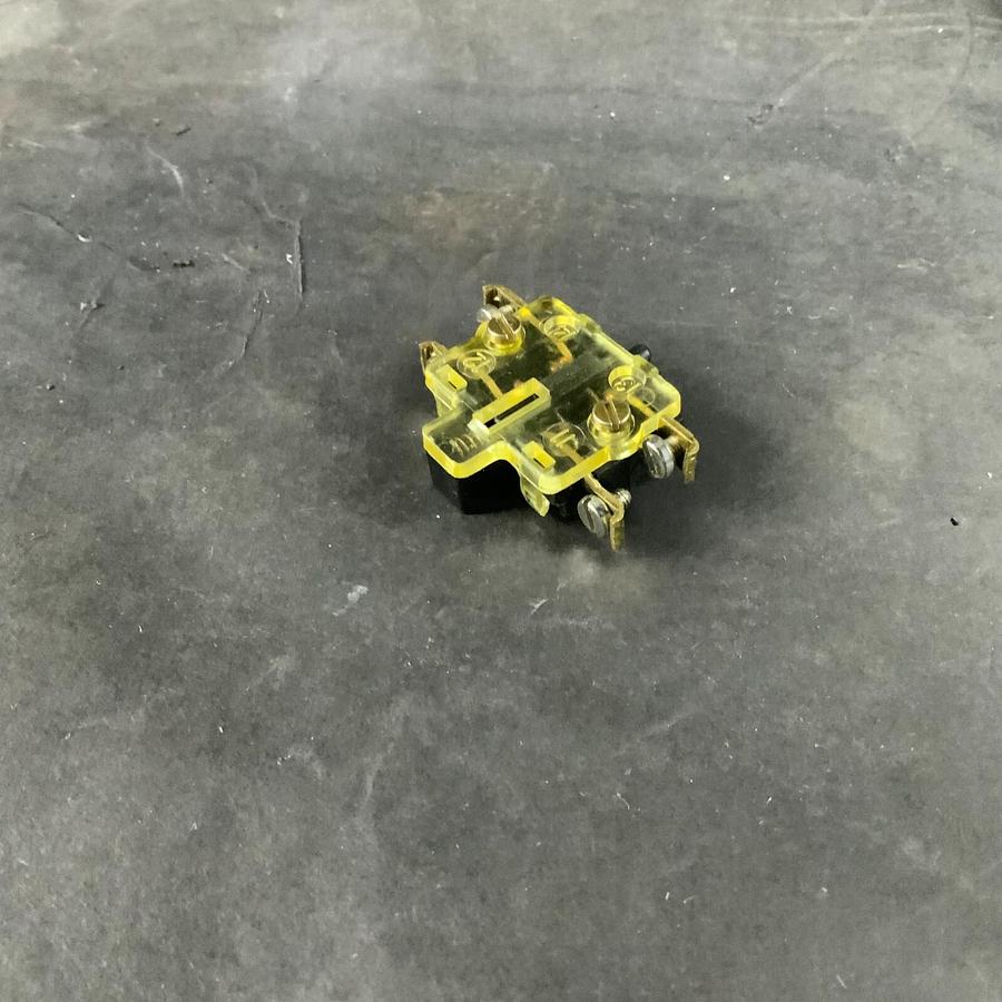 Used MOELLER HI22-PKZM3 AUXILIARY CONTACT ($10 OBO)