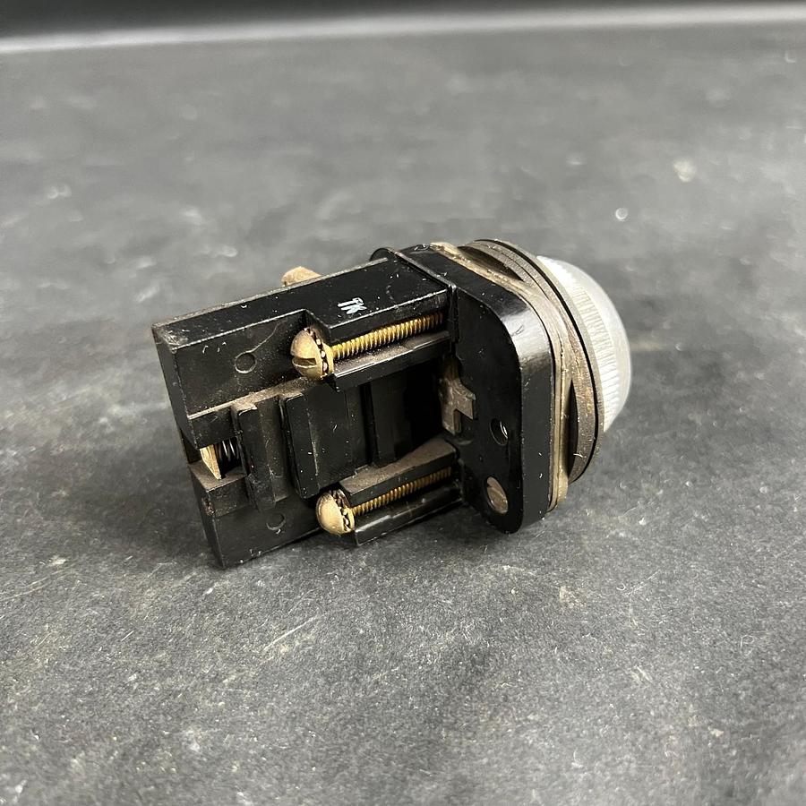 Used ALLEN BRADLEY 800T-A2A BLACK PUSH BUTTON ($25 OBO)
