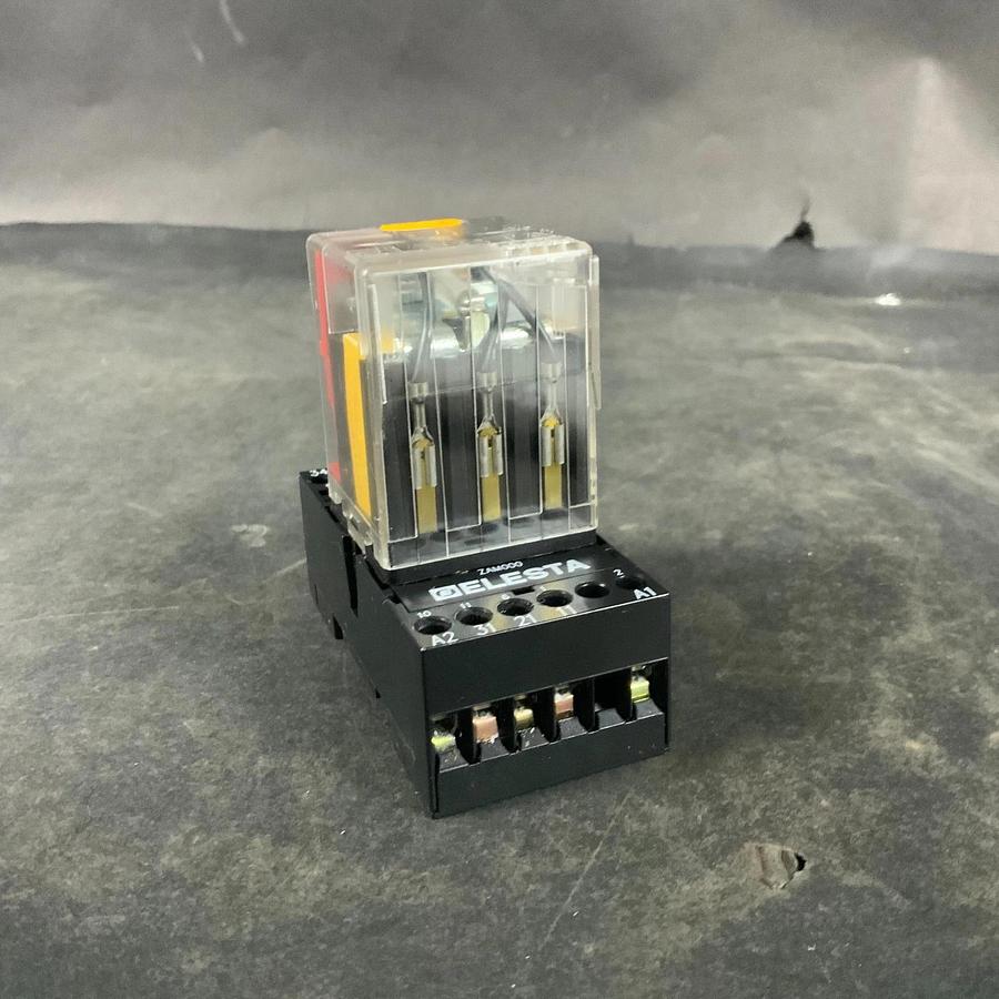 Used ELESTA SKR115A RELAY W/ ZAM000 SOCKET ($20 OBO)