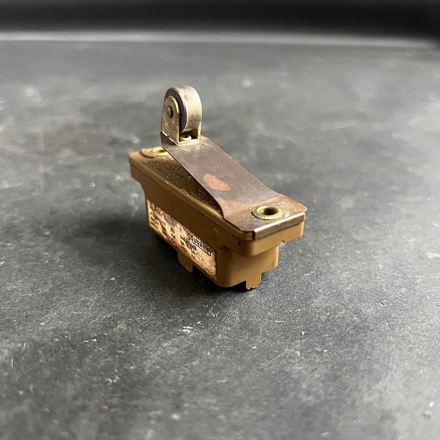 Used SQUARE D PILOT DUTY SNAP SWITCH ($20 OBO)