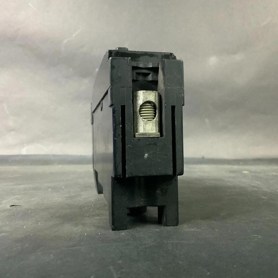 Used SIEMENS EE1-B030 CIRCUIT BREAKER ($25 OBO)