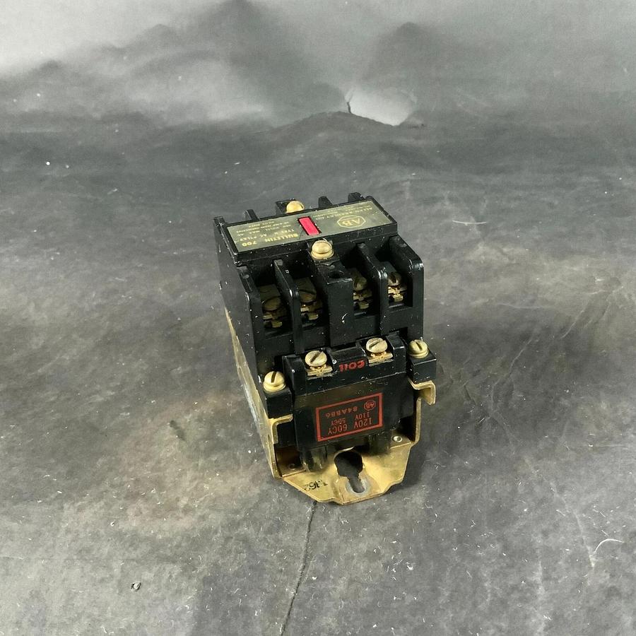 Used ALLEN BRADLEY 700-N400A1 CONTROL RELAY ($15 OBO)