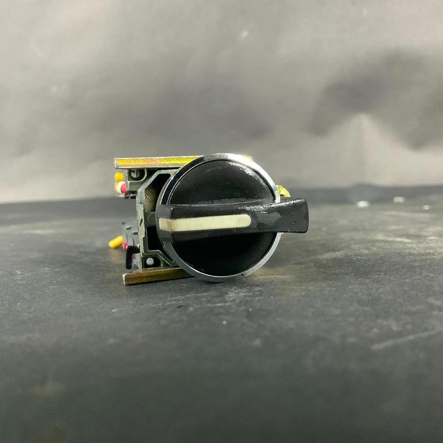 Used TELEMECANIQUE ZBE-101 SELECTOR SWITCH ($10 OBO)