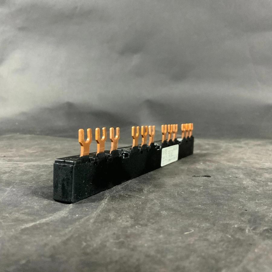 Used KLOCKNER MOELLER B 3.1/4-PKZ0 BUSSBAR LINK ($18 OBO)