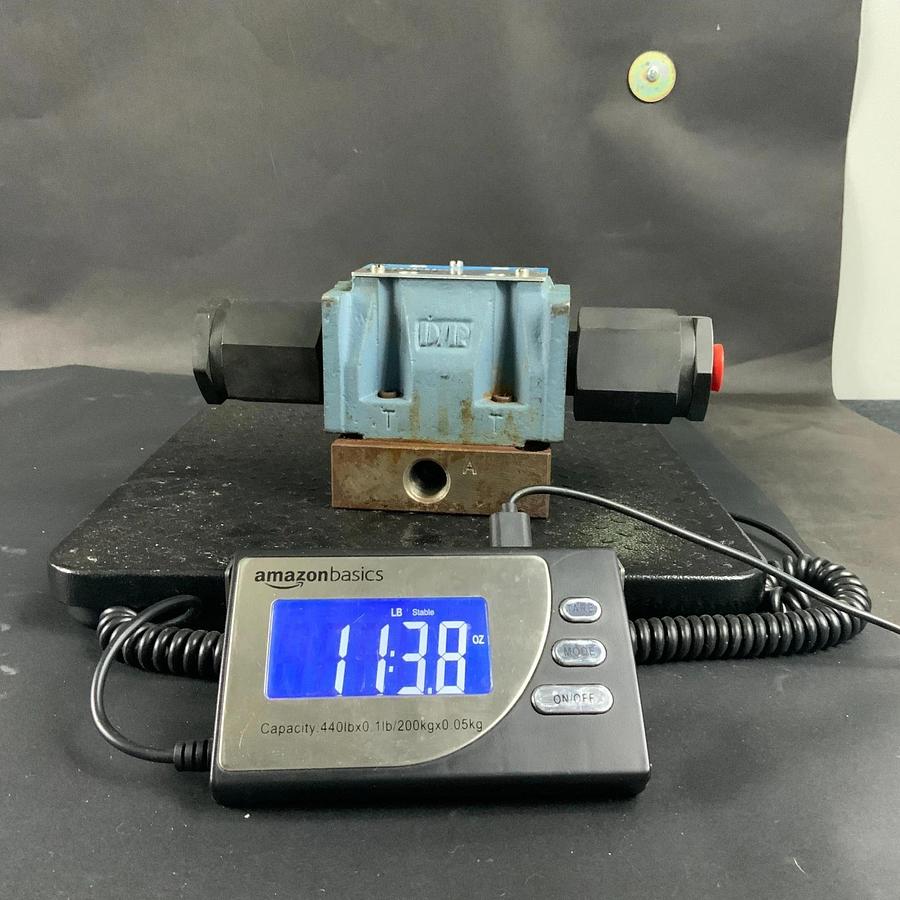 Used DYNEX 6930-D05-10 HYDRAULIC DIRECTIONAL VALVE ($150 OBO)