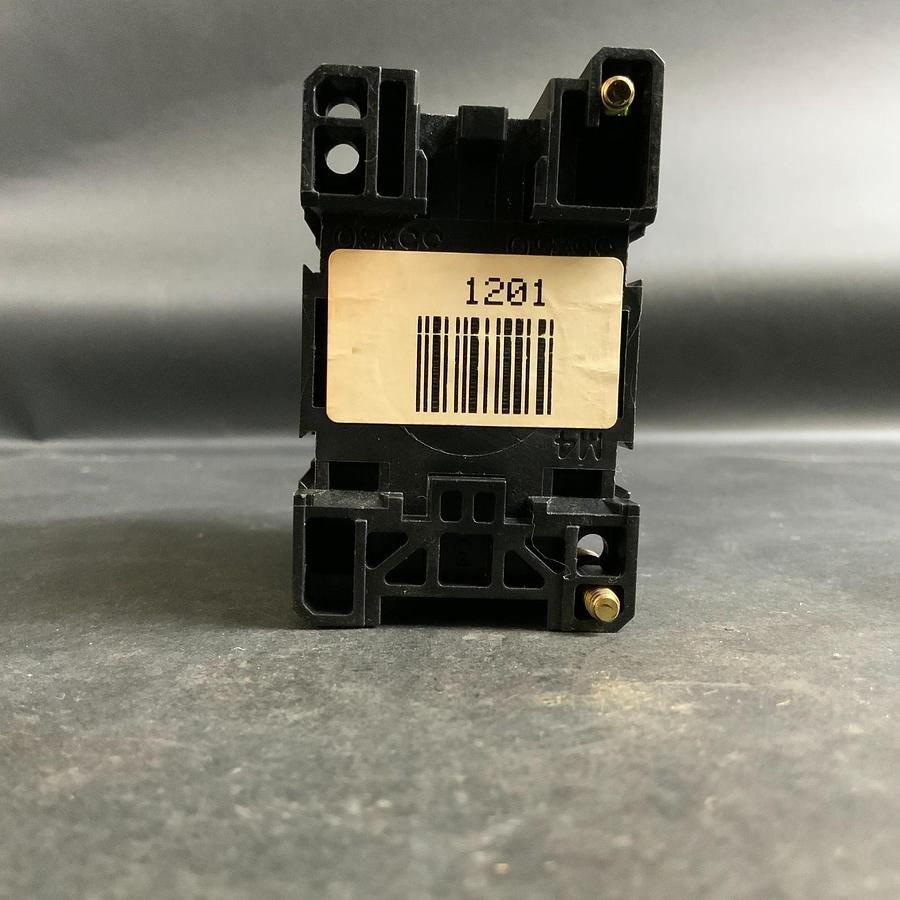 Used ALLEN BRADLEY 100-AO9ND3 CONTACTOR 9AMP ($15 OBO)