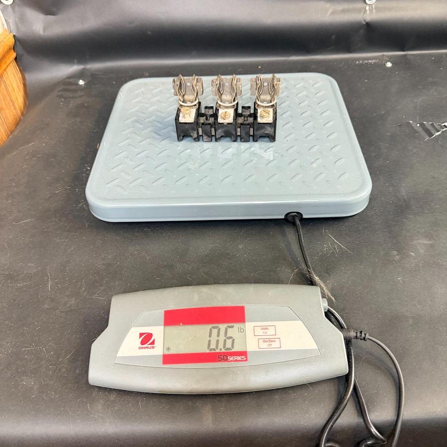 Used ALLEN BRADLEY 40023-441-13 FUSE BLOCK ($18 OBO)
