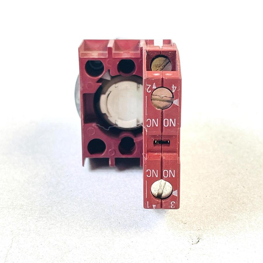 Used SIEMENS PB30PBFG 30MM GREEN FLUSH PUSHBUTTON SWITCH 3SB1400-0A 1NO 1NC BLOCK