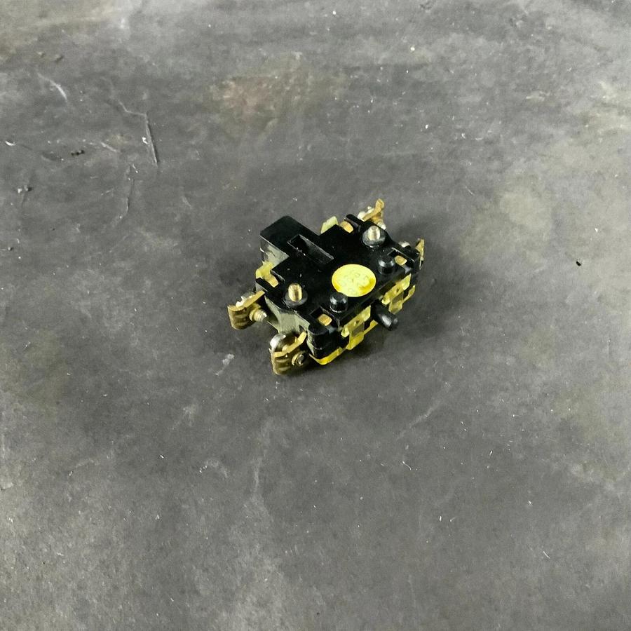 Used MOELLER HI22-PKZM3 AUXILIARY CONTACT ($10 OBO)