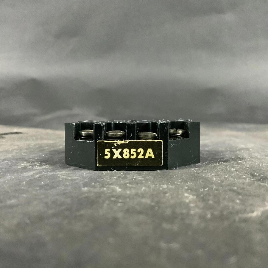 Used DAYTON 5X852A 8-PIN RELAY BASE SOCKET ($10 OBO)