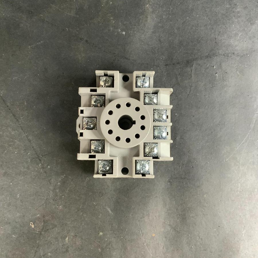 Used ALLEN BRADLEY 700-HN126 SERIES A ($5 OBO)