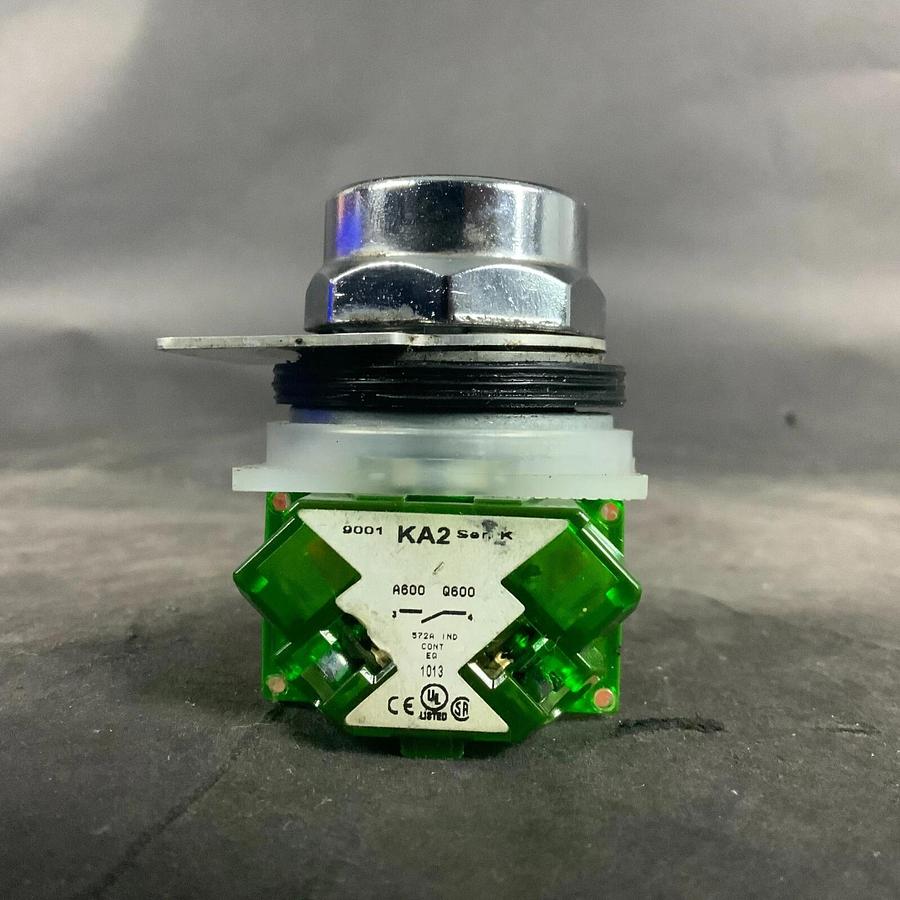 Used SQUARE D UP PUSHBUTTON W/ KA2&KA3 CONTACT BLOCK ($15 OBO)