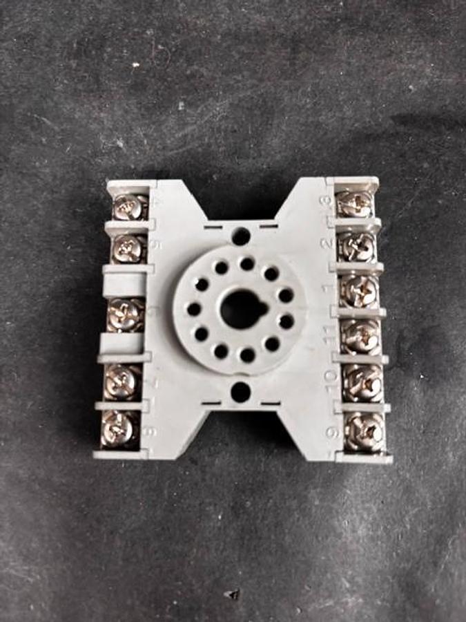 Used DAYTON 6X156E RELAY SOCKET ($8 OBO)