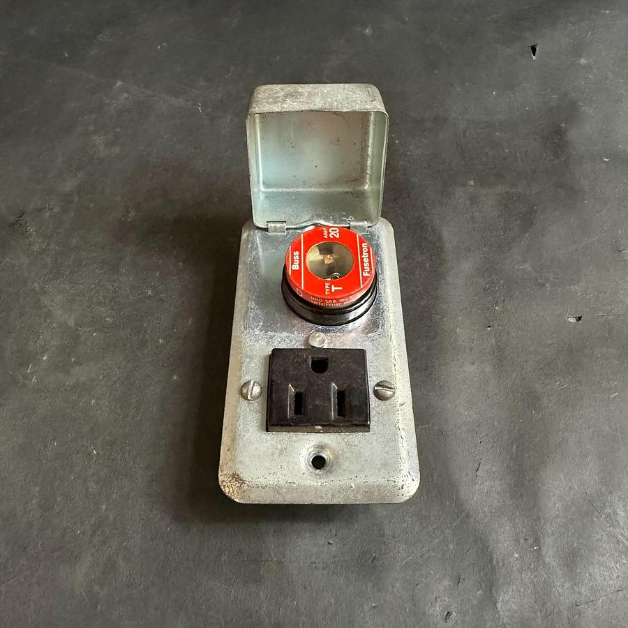Used BUSSMANN SRU 15AMP PLUG FUSE BOX