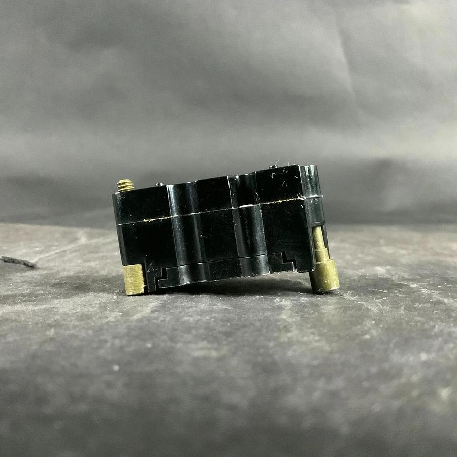 CUTLER HAMMER KLA1 CONTACT BLOCK ($9 OBO)