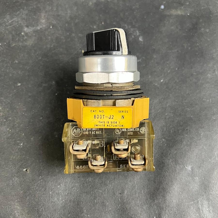 Used ALLEN BRADLEY 800T-J2 SER N SELECTOR SWITCH ($27 OBO)
