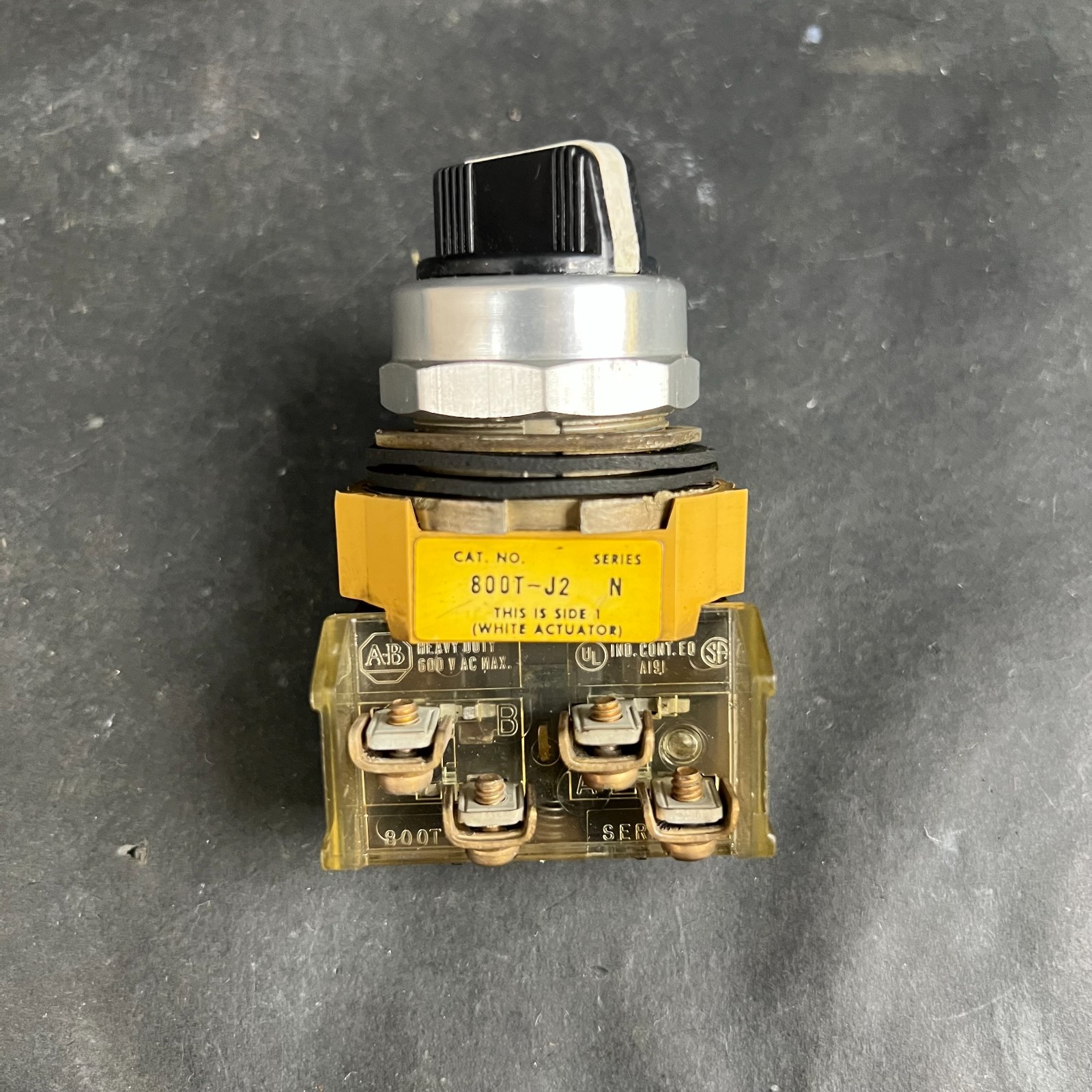 Used ALLEN BRADLEY 800T-J2 SER N SELECTOR SWITCH ($27 OBO)