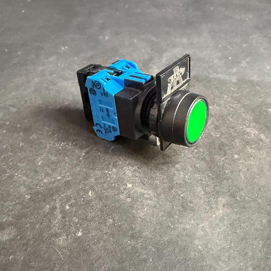Used IDEC HW1L-M1F20QD G-24V GREEN PUSH BUTTON ($25 OBO)