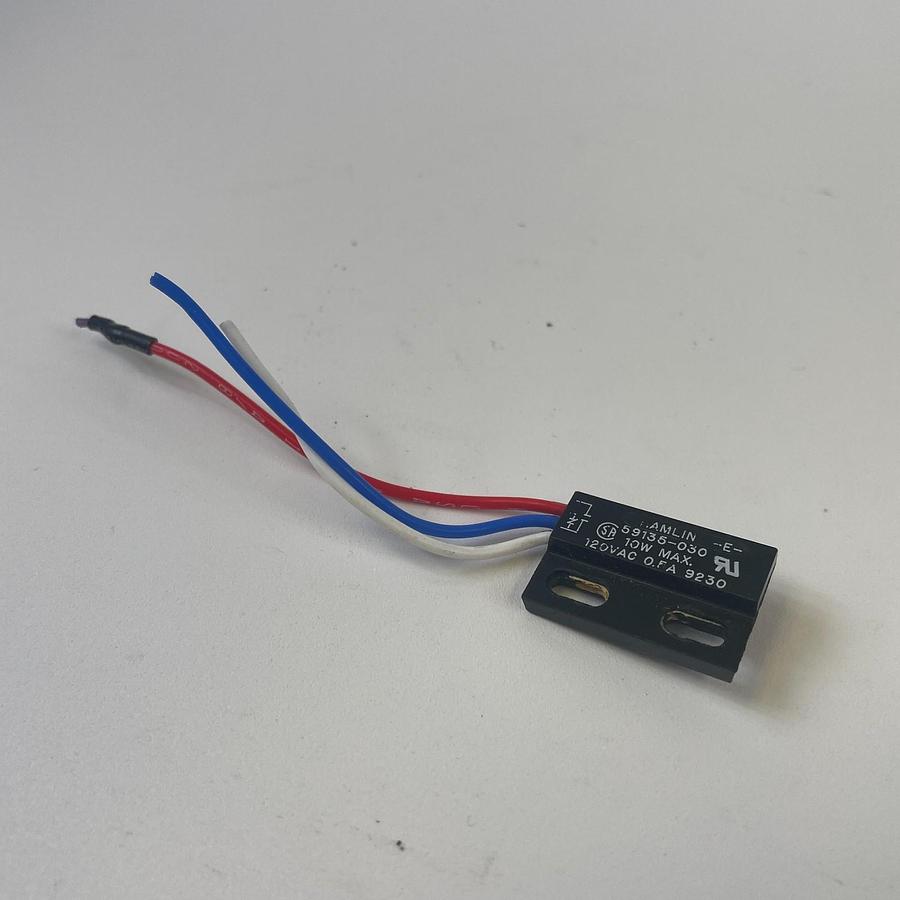 Used HAMLIN 59135-030 10W MAX 120VAC OFA 9230 PROXIMITY SENSOR INDUSTRIAL COMPONENT