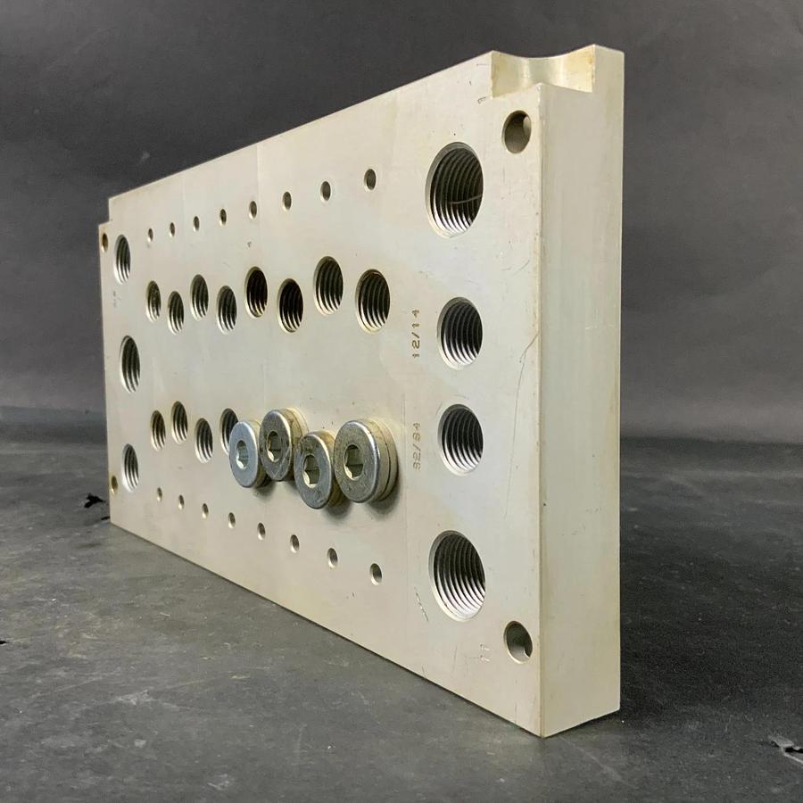 Used FESTO CPV18-VI-P8-1/4-B MULTI-PIN MANIFOLD MOUNT ($100 OBO)