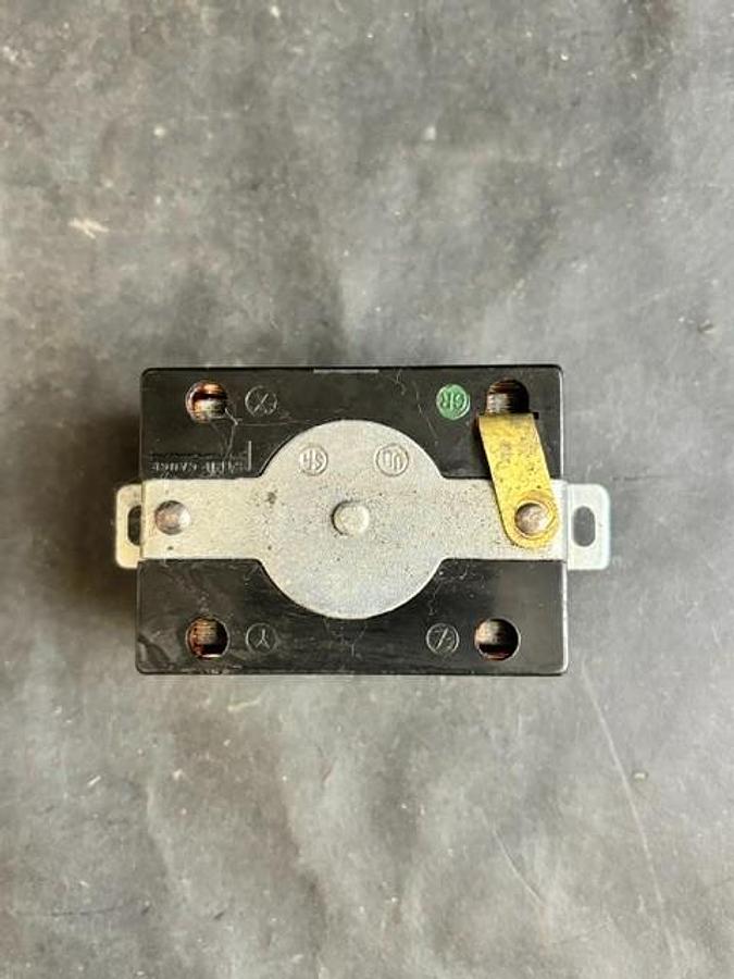 Used HUBBELL HBL20403 LOCKING RECEPTACLE