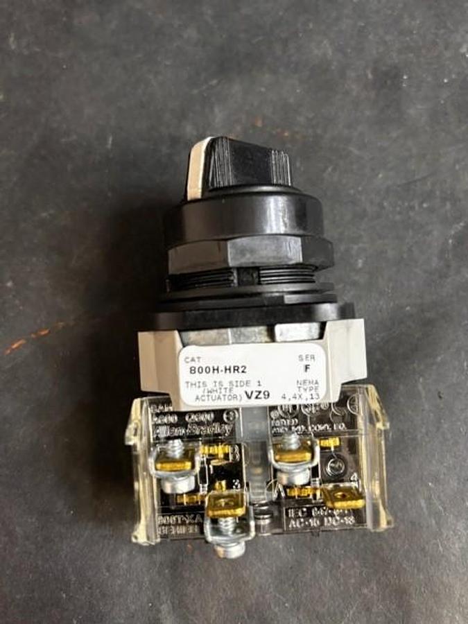 Used ALLEN BRADLEY 800H-HR2 SERIES F SELECTOR SWITCH ($14 OBO)