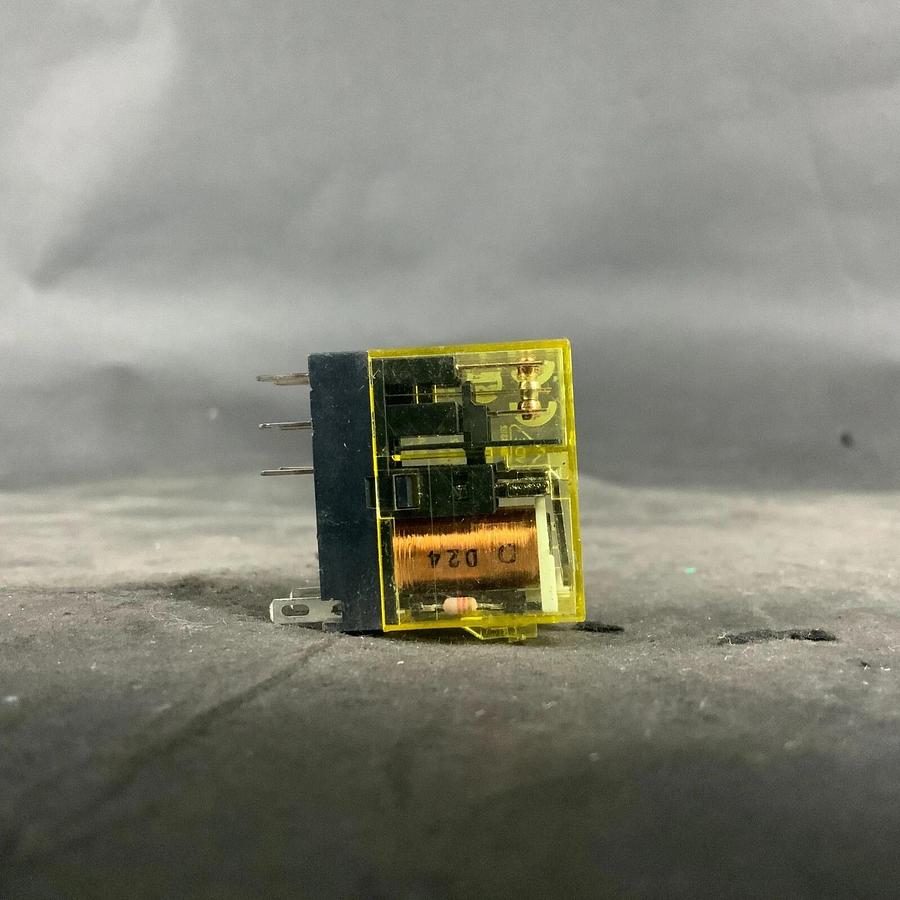 Used IDEC RJ2S-CLD-D24 PLUG IN TERMINAL ($12 OBO)