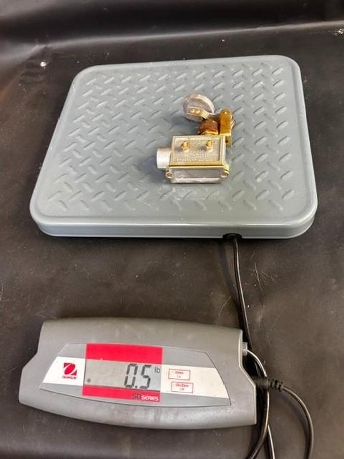 Used HONEYWELL MICROSWITCH BZE-2RN4 LIMIT SWITCH ($25 OBO)