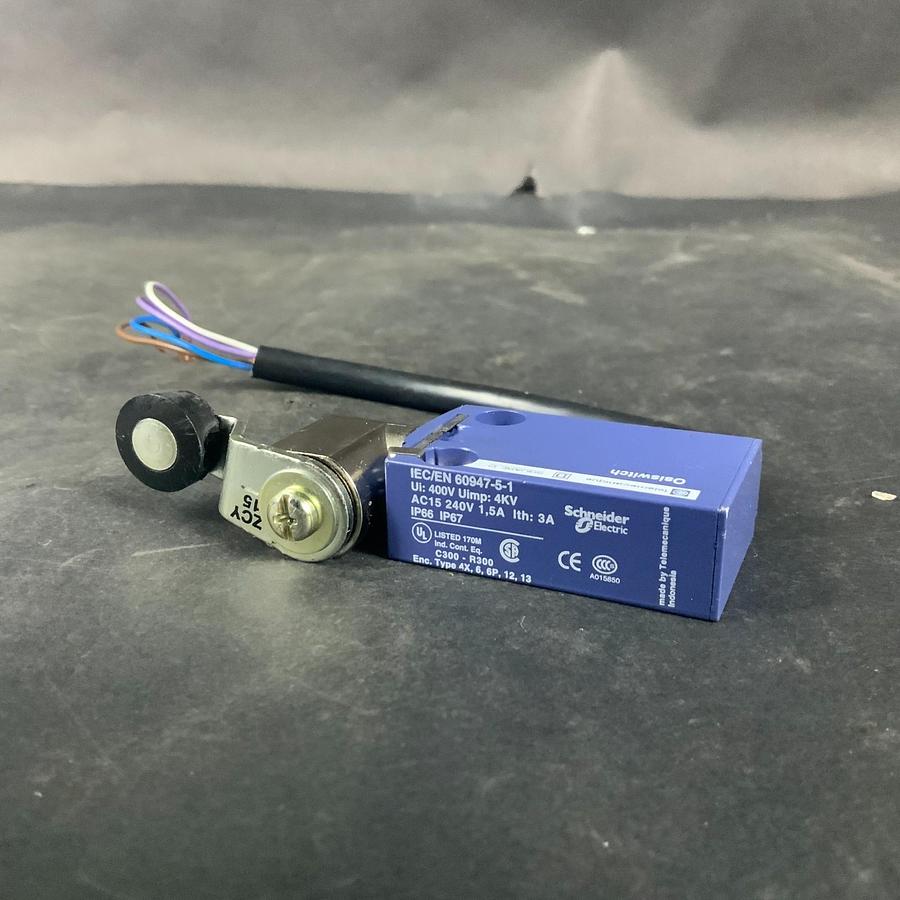 Used TELEMECANIQUE ZCMD41L1 OSISWITCH ($50 OBO)